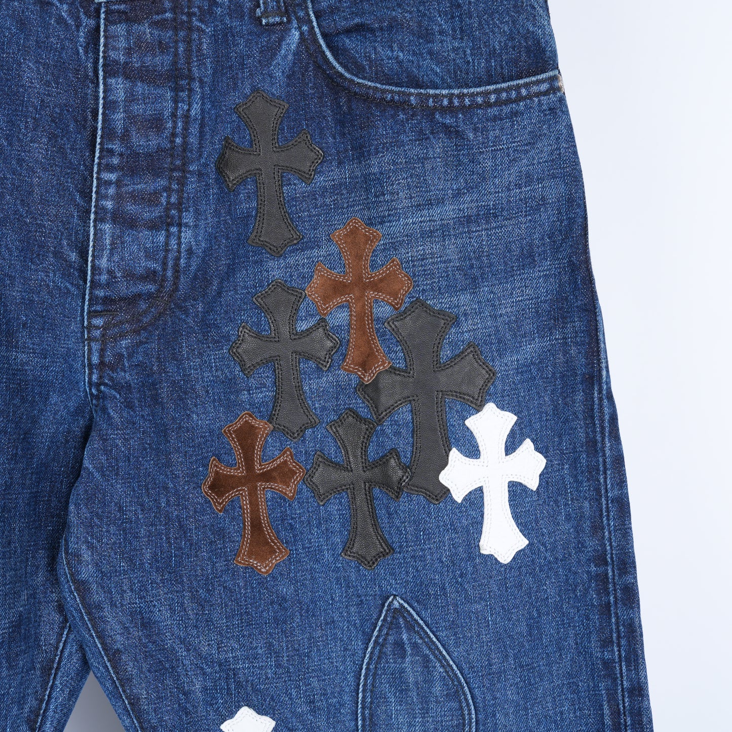 CHROME HEARTS BROWN AND WHITE PATCH FLEUR KNEE DENIM