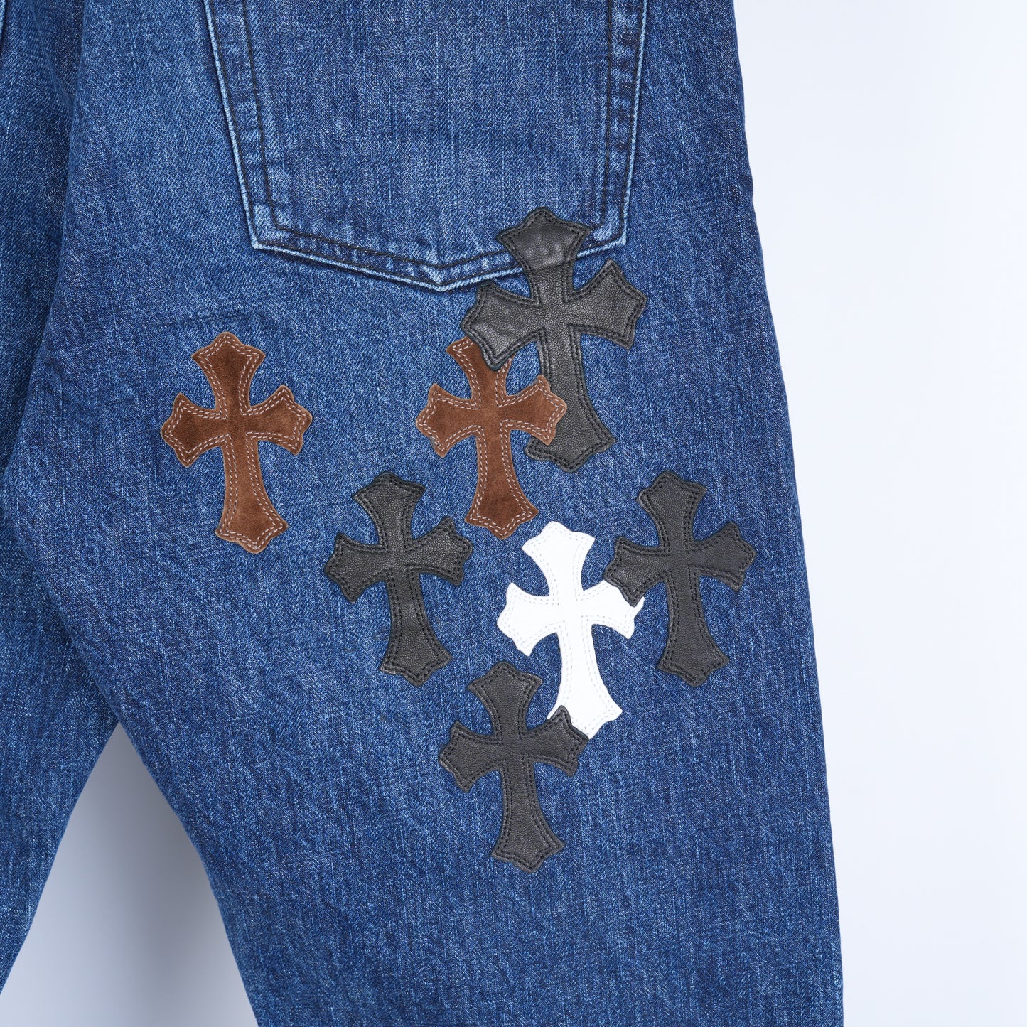 CHROME HEARTS BROWN AND WHITE PATCH FLEUR KNEE DENIM