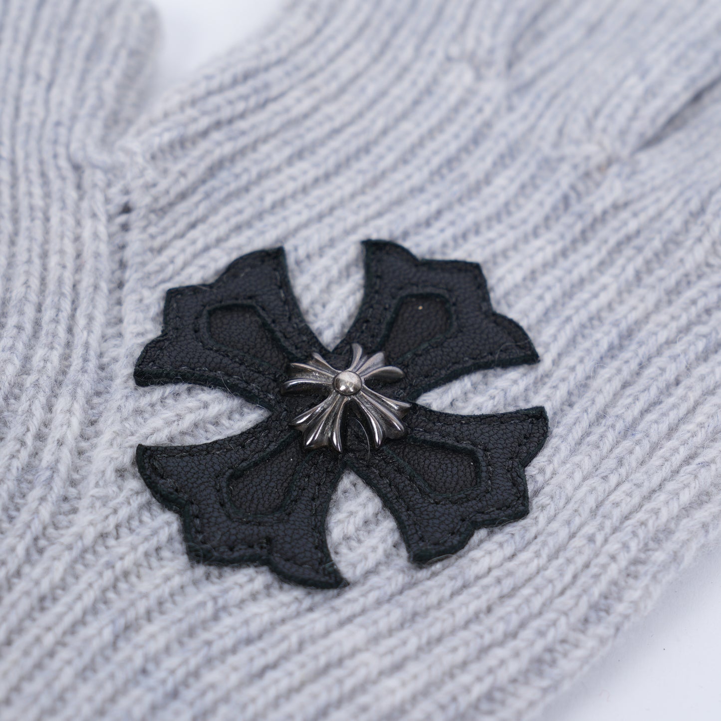 CHROME HEARTS GREY CROSS GLOVES