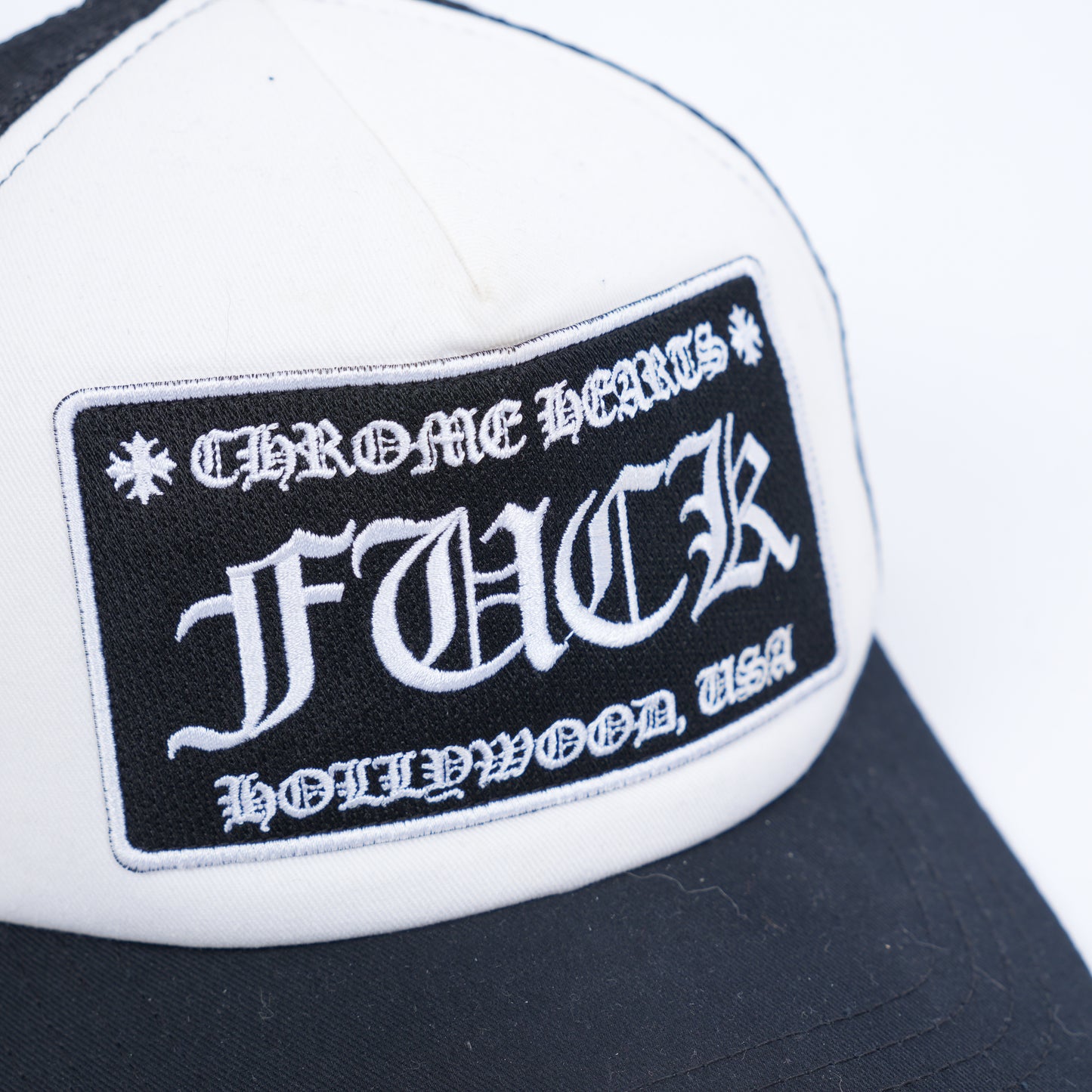 CHROME HEARTS WHITE TRUCKER HAT