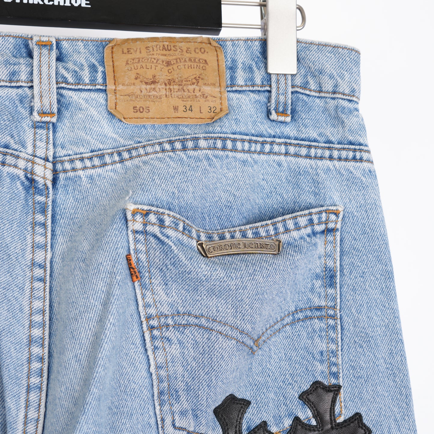 CHROME HEARTS BLACK PATCH LIGHT WASH LEVIS 505