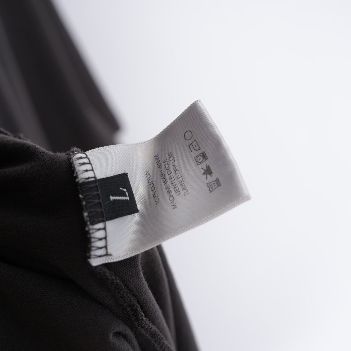 ERD STAR GOTHIC LOGO BLACK TEE