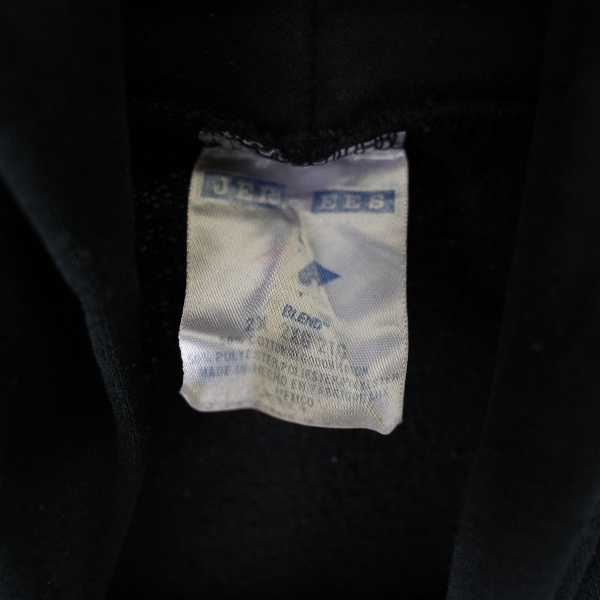 VINTAGE 2001 GOOD SPORTS SKULL  BARBED WIRE  PULL OVER HOODIE