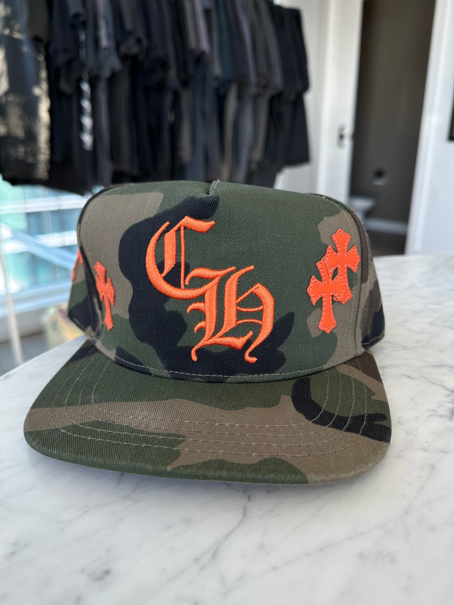 CHROME HEARTS CAMO CROSS PATCH ORANGE HAT