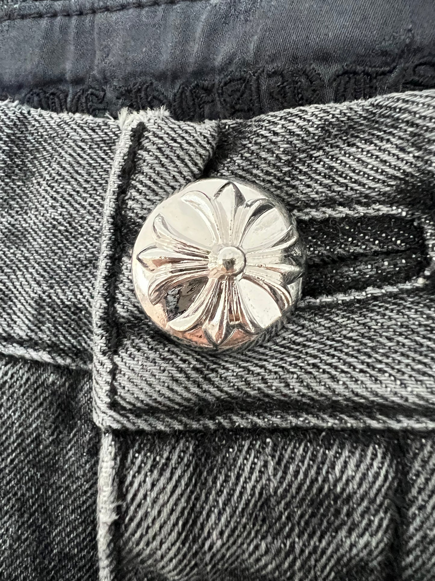 CHROME HEARTS BLACK FLEUR-KNEE PATCH IN HOUSE DENIM