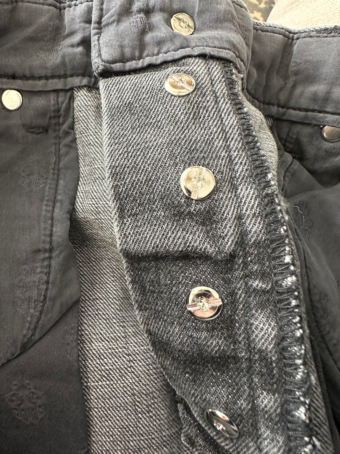 CHROME HEARTS BLACK FLEUR-KNEE PATCH IN HOUSE DENIM