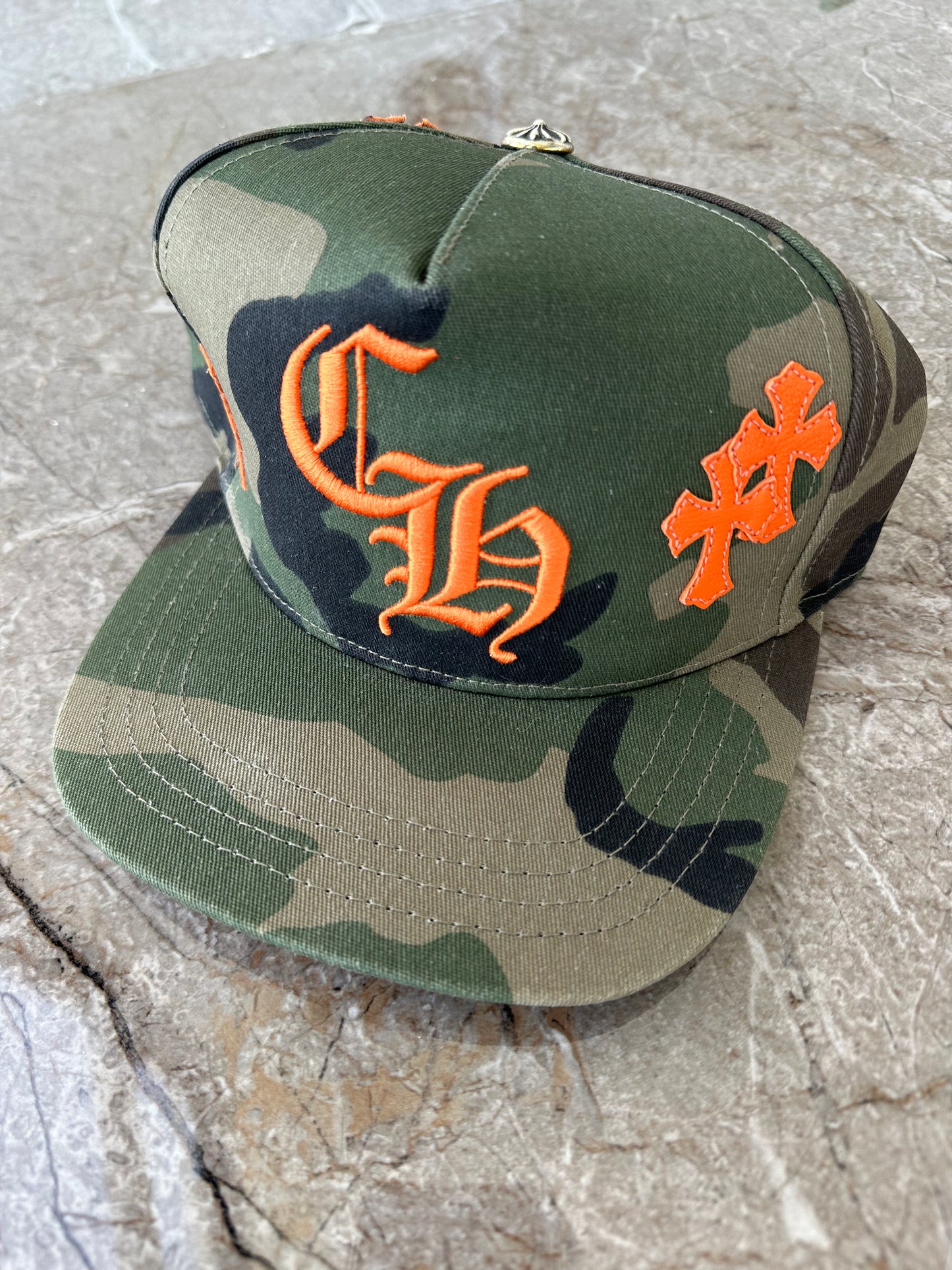 CHROME HEARTS CAMO CROSS PATCH ORANGE HAT