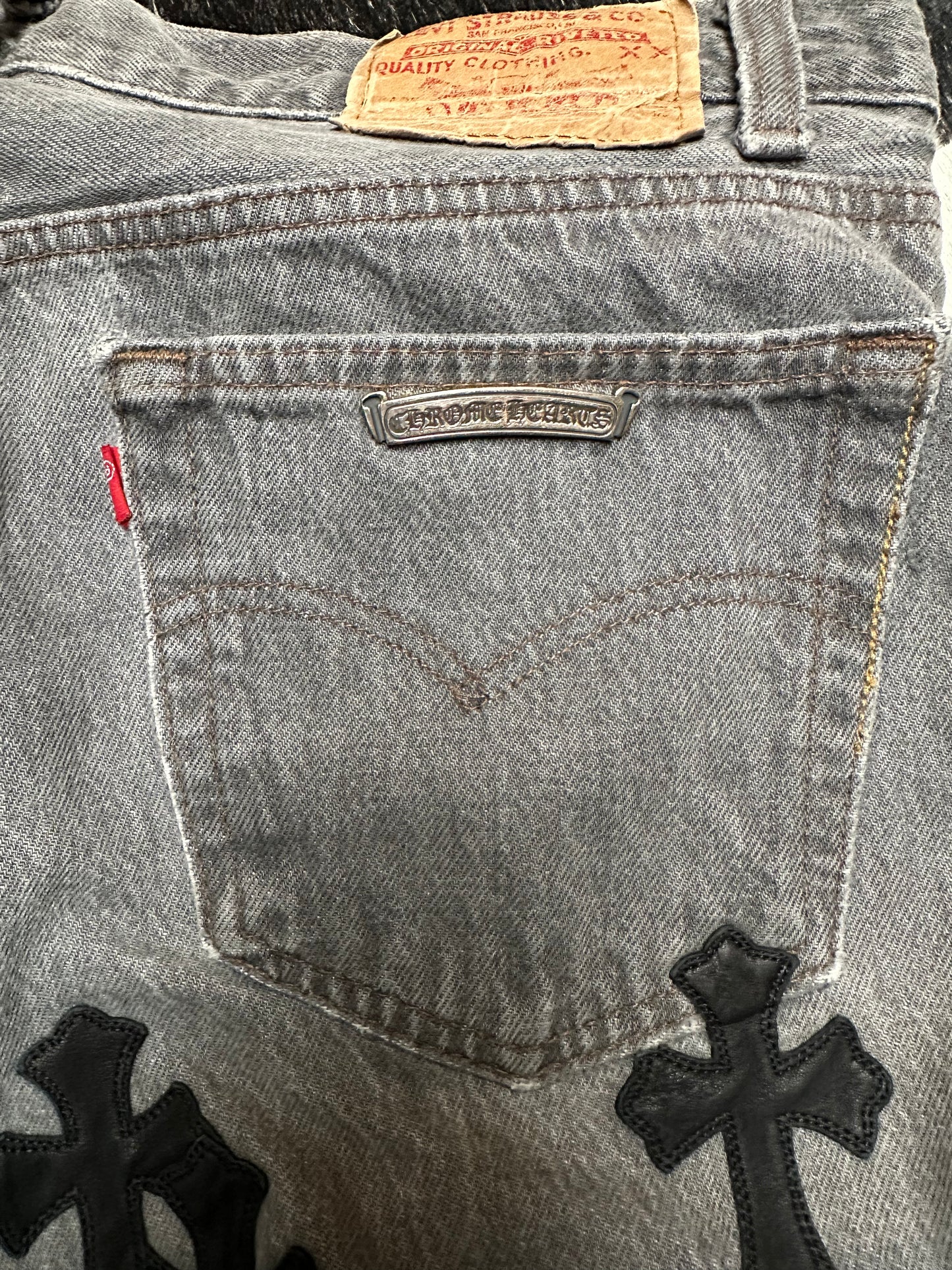 CHROME HEARTS CROSS PATCH LEVI'S BLACK STONE WASH 33