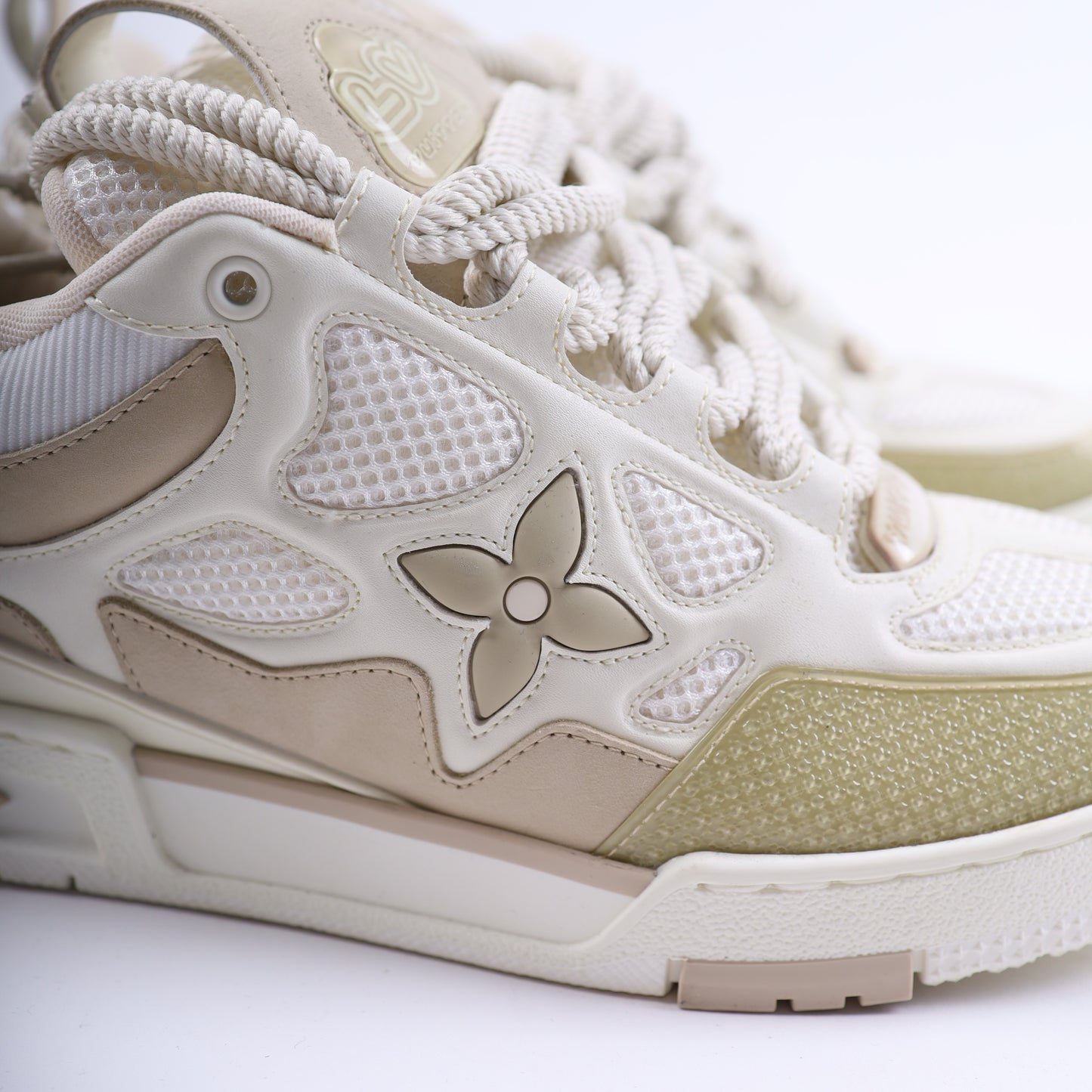 LOUIS VUITTON WHITE SKATER SNEAKERS SIZE LV 8