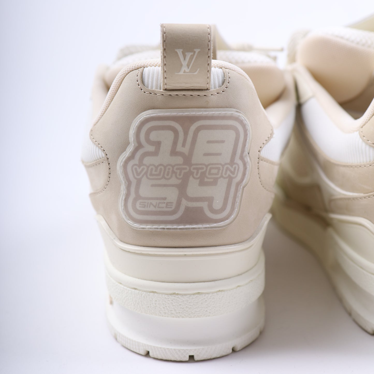 LOUIS VUITTON WHITE SKATER SNEAKERS SIZE LV 8