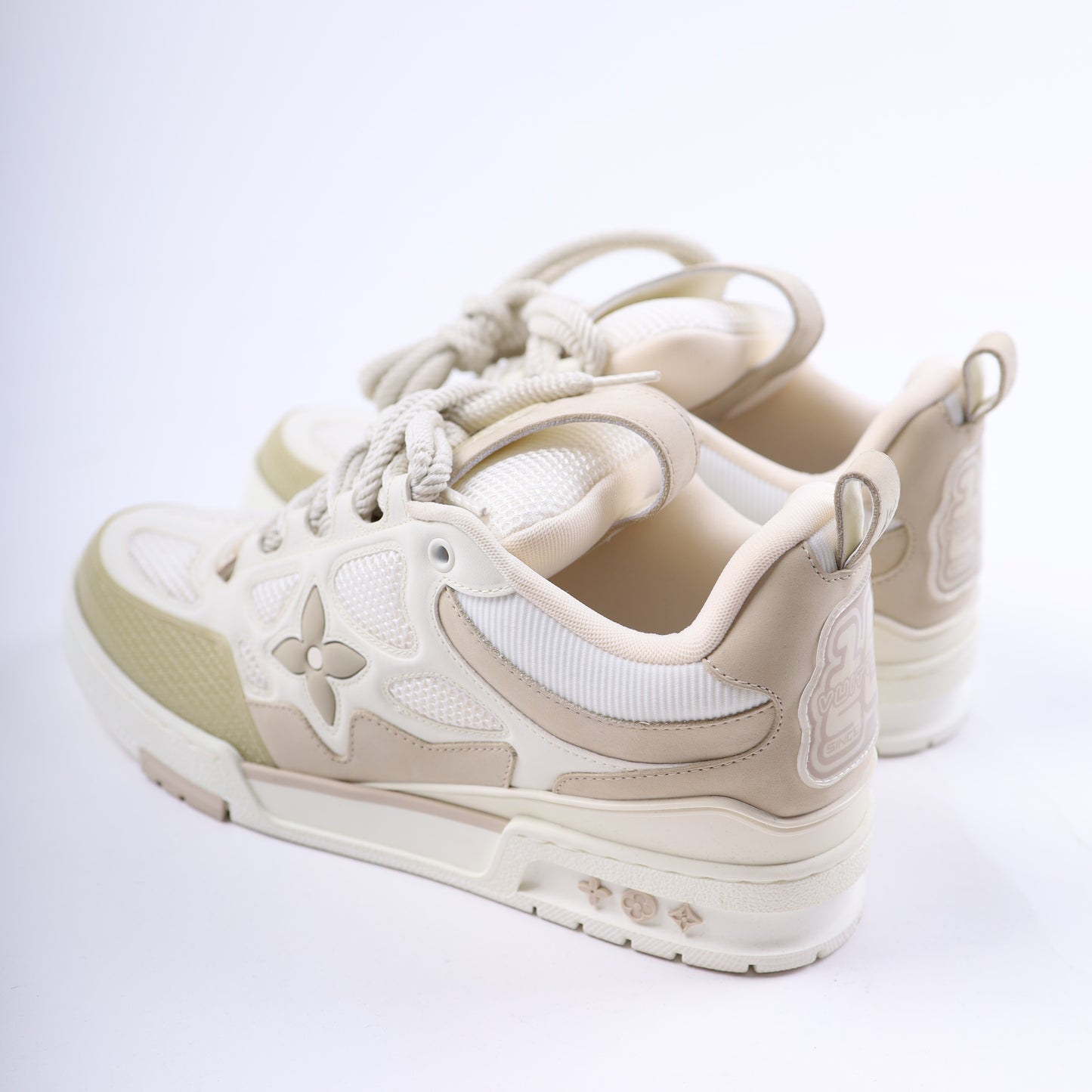 LOUIS VUITTON WHITE SKATER SNEAKERS SIZE LV 8