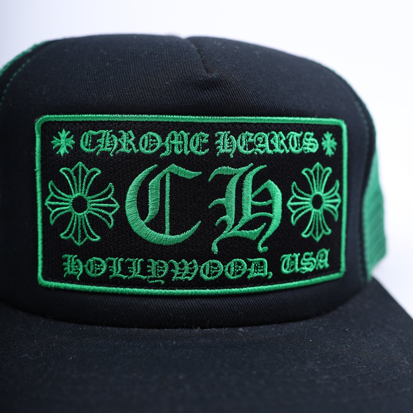 CHROME HEARTS GREEN HOLLYWOOD TRUCKER HAT