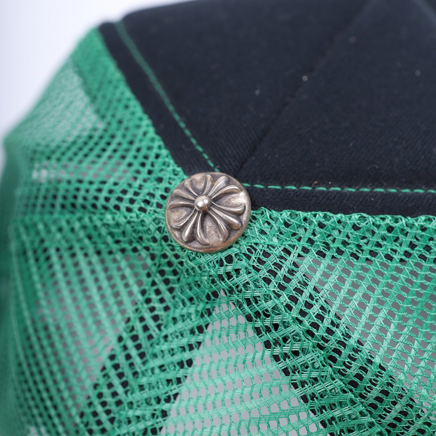 CHROME HEARTS GREEN HOLLYWOOD TRUCKER HAT