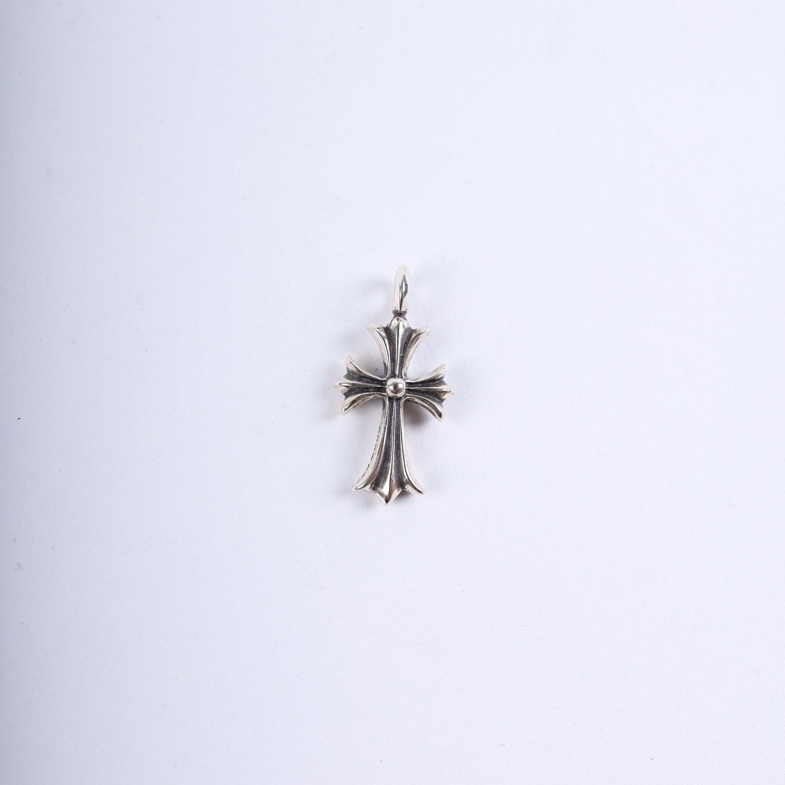 CHROME HEARTS EMERALD TINY CROSS CHARM SILVER – Starchive