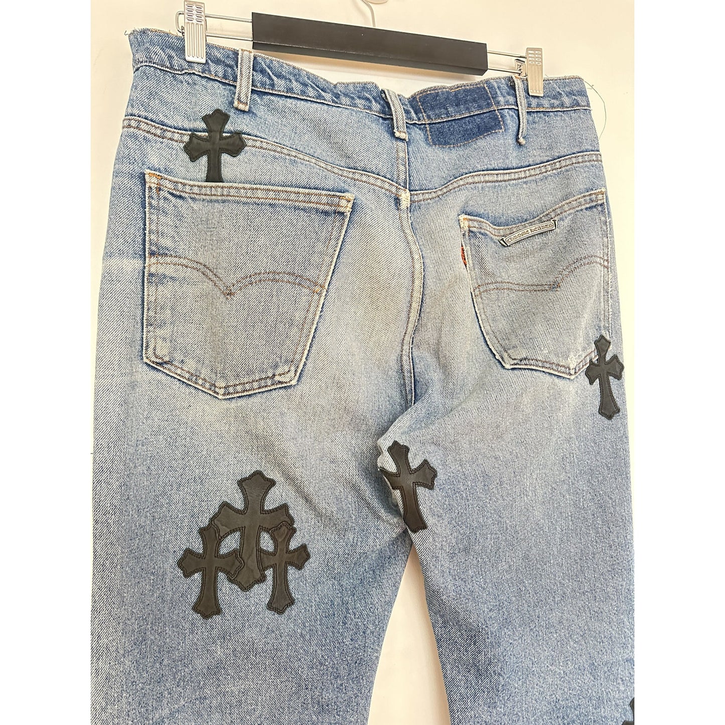 CHROME HEARTS LEVIS LIGHT WASH ORANGE TAB CROSS PATCH DENIM